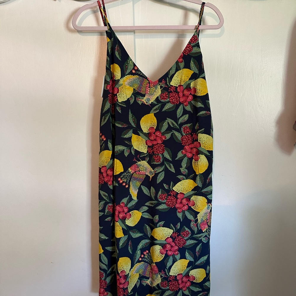 NWT: Sleeveless Printed Dress, back tie. Navy. Medium. Tropical print.